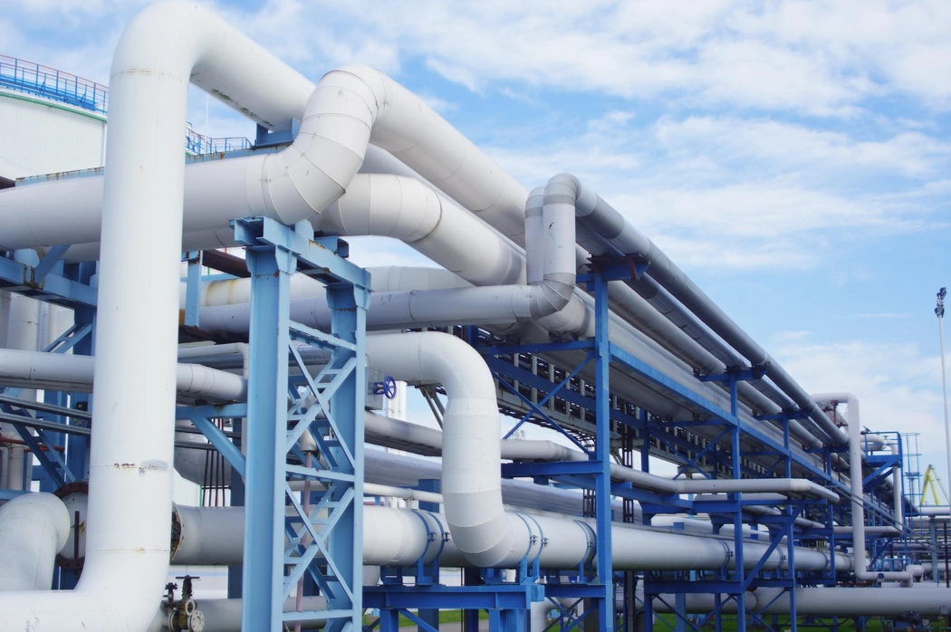 Industrial filtration solutions for refineries, ensuring contaminant removal, fuel purification, and process efficiency.